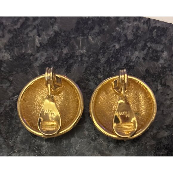 Vintage Monet White & Gold Chevron Clip-On Earrings - Timeless Statement Jewelry - Picture 6 of 8